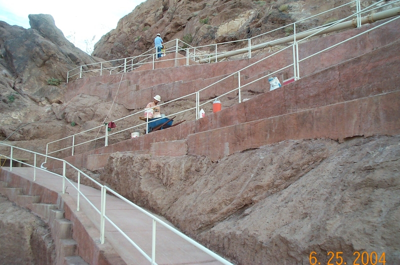 Hoover Dam trail up DCP 2004